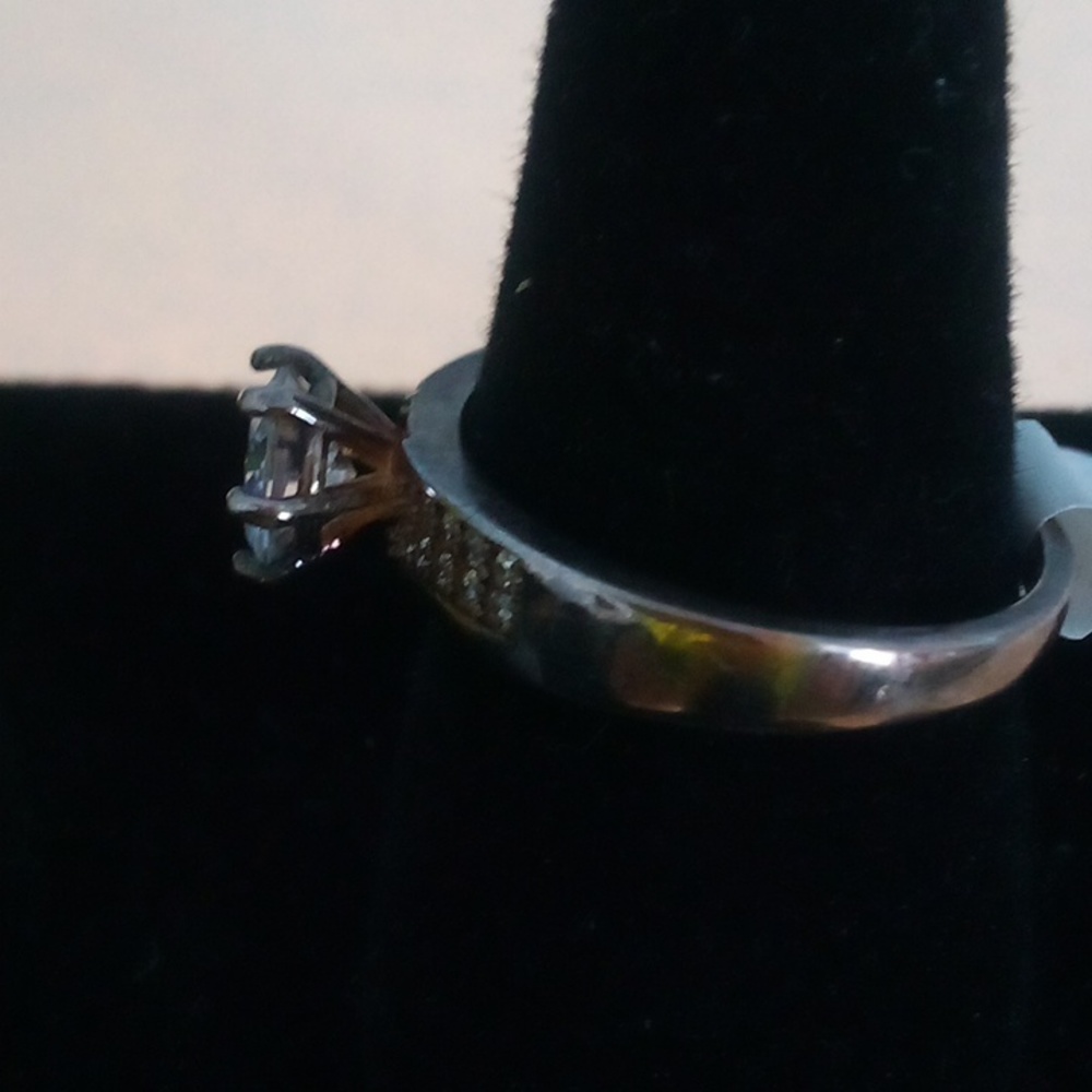 Ring - Picture 2 of 4